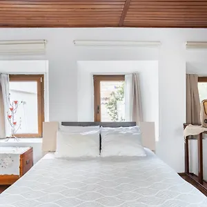 18th Century Renovated Stone House, Terrace, Free Fast Wi-fi Апартаменты